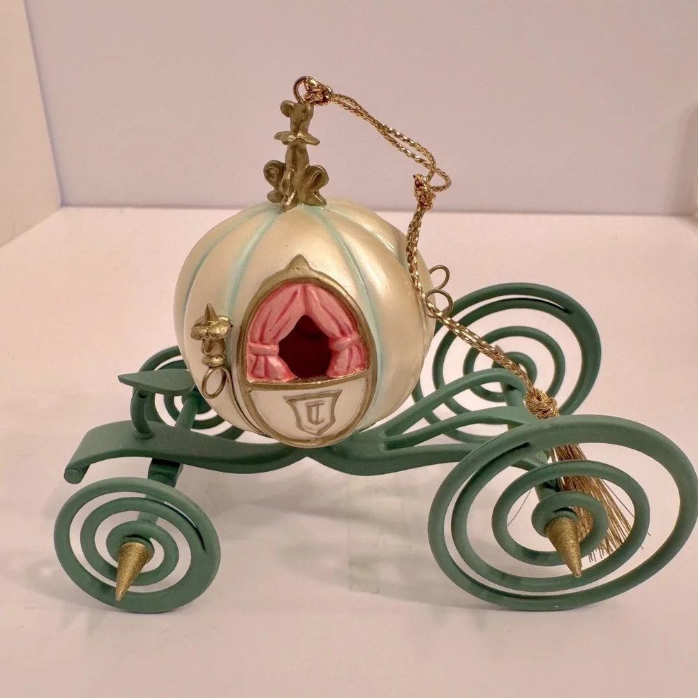 WDCC Enchanted Places “An Elegant Coach for Cinderella” Ornament - Picture 1 of 13